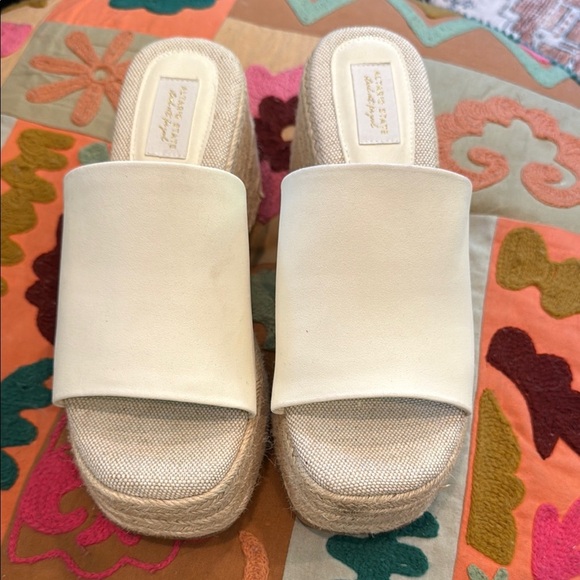 Altar'd State Cream Espadrille Platform Shoes size 9 - Picture 1 of 9